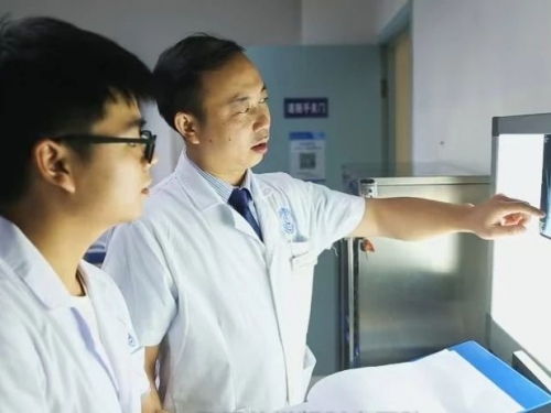 群众点赞·成都基层特色专科服务优秀案例 | 毫厘之间见真章 匠心仁术续写“手足情深”！